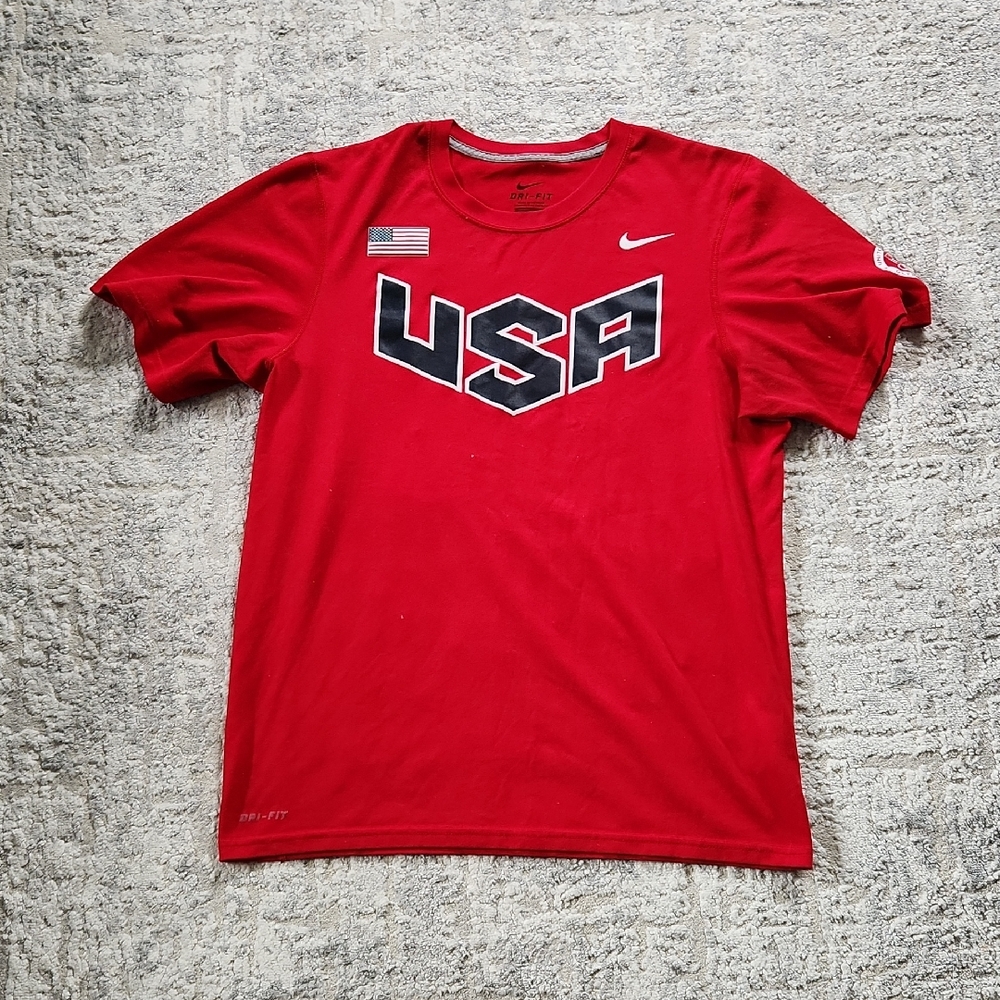 Nike Red USA Graphic Tee Size Small